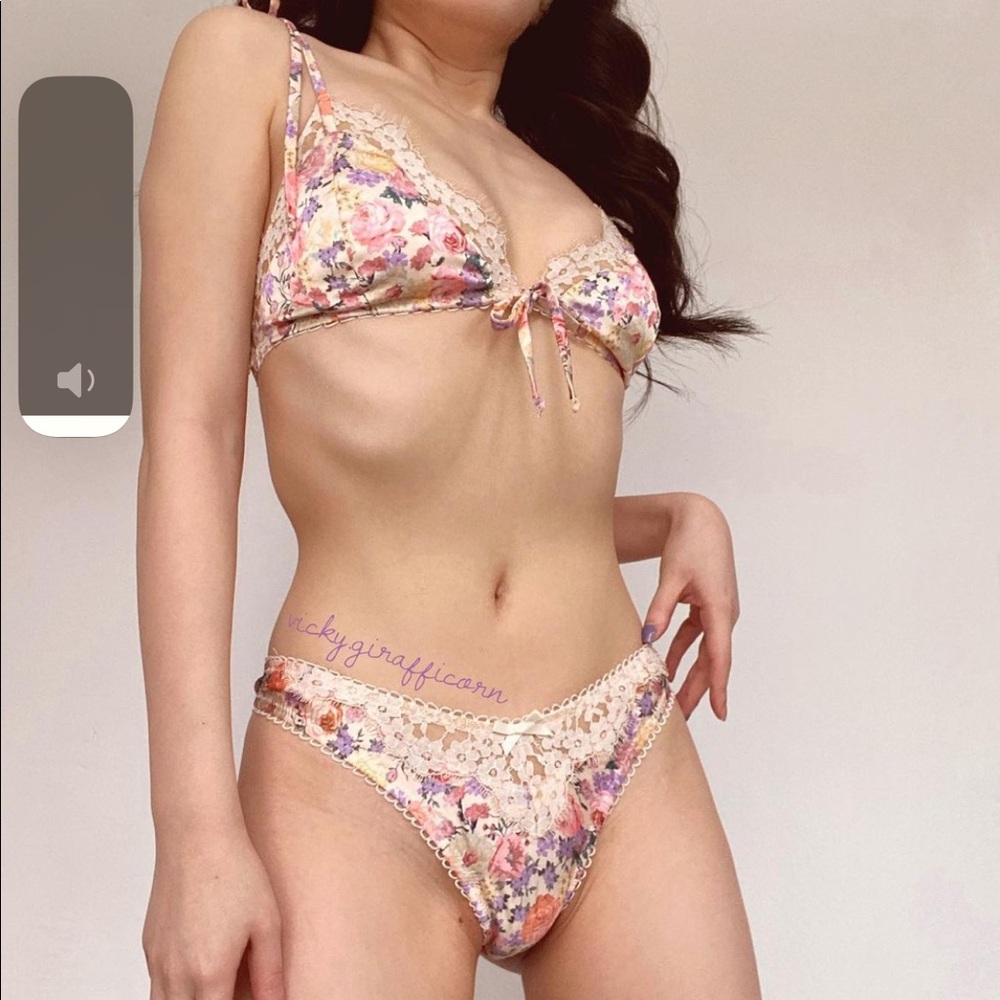 2 PIECE FOR LOVE & LEMONS Gardenia Garden Triangle Bra & Thong set - Picture 16 of 16